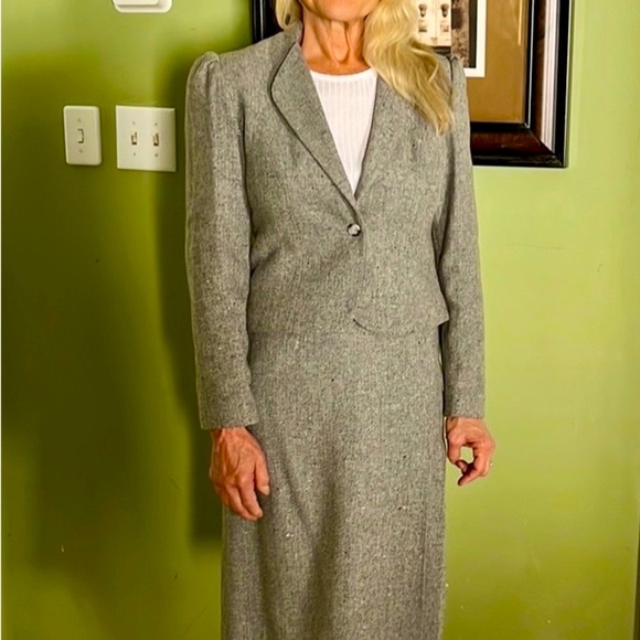 NWT~Two Piece Brand NEW, Never Worn Gray Wool Blend Suit~ Size 9/10 (Runs Small) - Picture 1 of 10